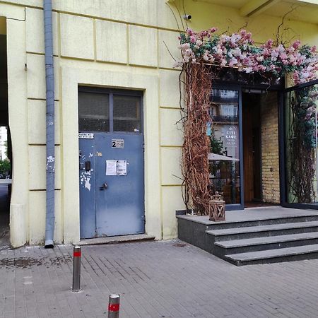 Apartments On Velyka Vasylkivska 47 Kiev Bagian luar foto